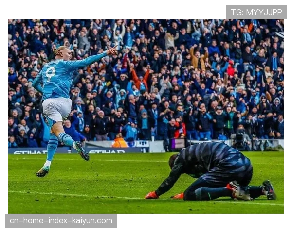 曼城边路穿插与中路渗透 多库塞门约两翼齐飞